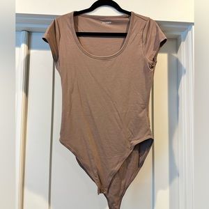 Like new old navy taupe body suite. Size M